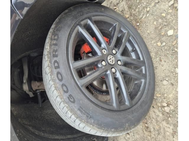 bontott VW TOUAREG Bal első Csonkállvány