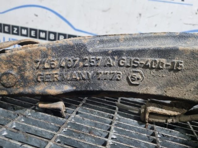 bontott VW TOUAREG Bal első Csonkállvány