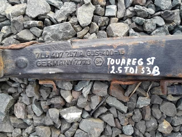 bontott VW TOUAREG Bal első Csonkállvány