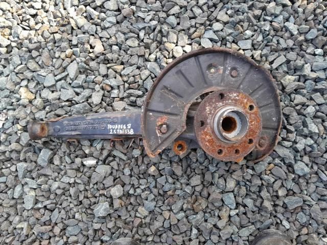 bontott VW TOUAREG Bal első Csonkállvány