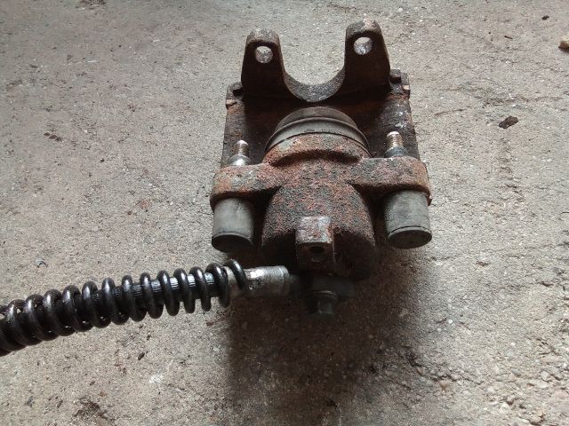 bontott VW TOUAREG Bal hátsó Féknyereg Munkahengerrel