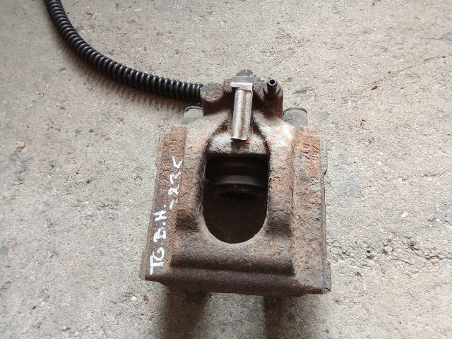 bontott VW TOUAREG Bal hátsó Féknyereg Munkahengerrel