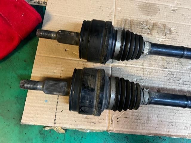 bontott VW TOUAREG Bal hátsó Féltengely