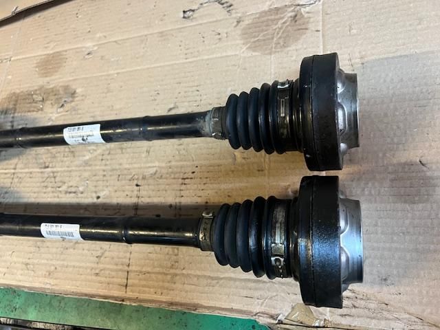 bontott VW TOUAREG Bal hátsó Féltengely