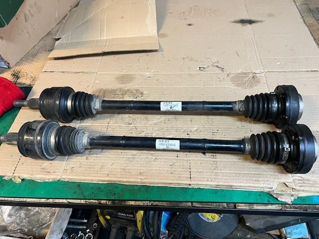 bontott VW TOUAREG Bal hátsó Féltengely