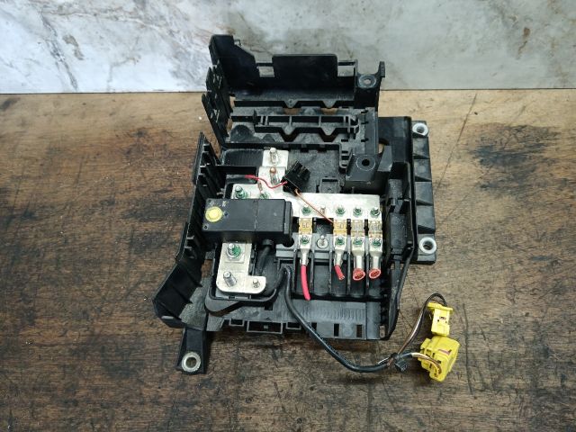 bontott VW TOUAREG Biztosítéktábla Motortér