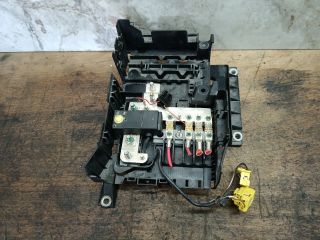 bontott VW TOUAREG Biztosítéktábla Motortér