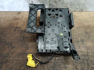 bontott VW TOUAREG Biztosítéktábla Motortér