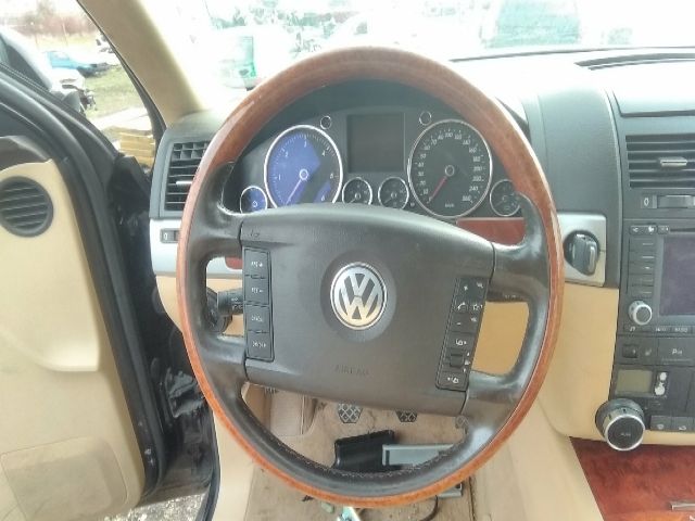 bontott VW TOUAREG Biztosítéktábla Motortér