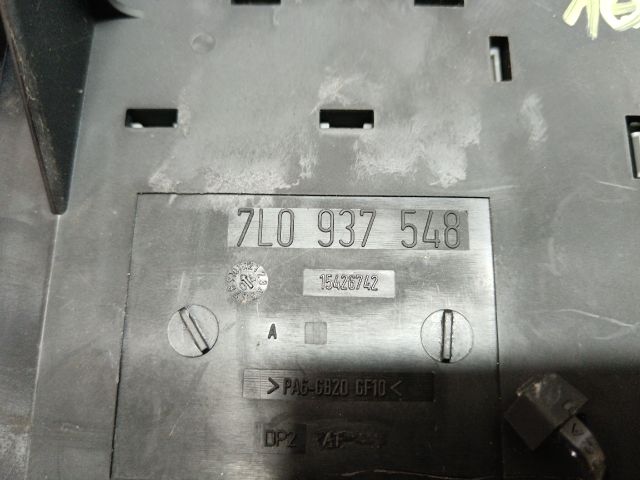 bontott VW TOUAREG Biztosítéktábla Motortér