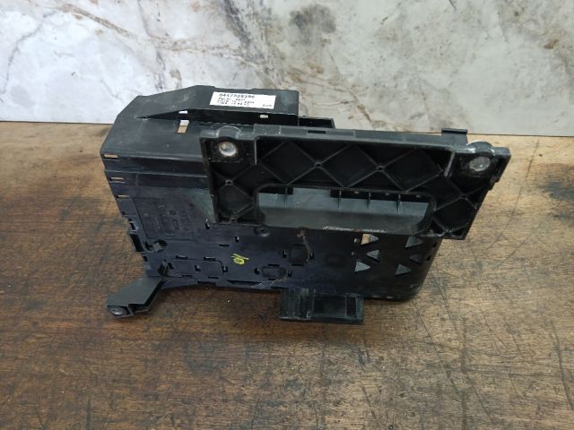 bontott VW TOUAREG Biztosítéktábla Motortér