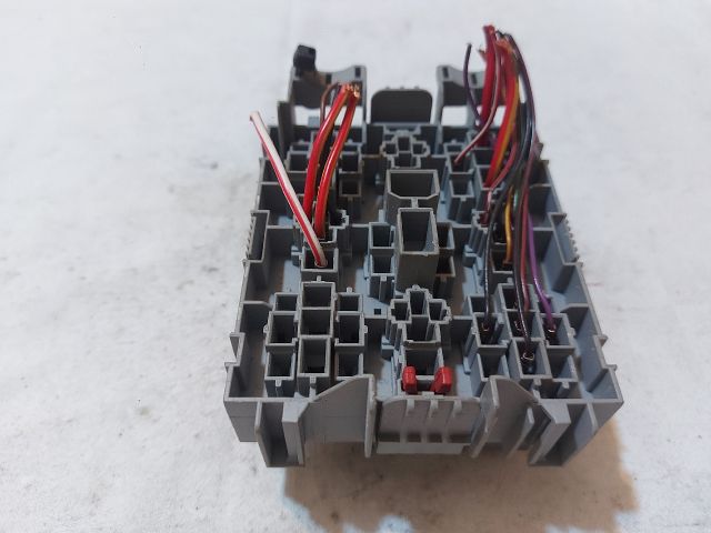 bontott VW TOUAREG Biztosítéktábla Motortér