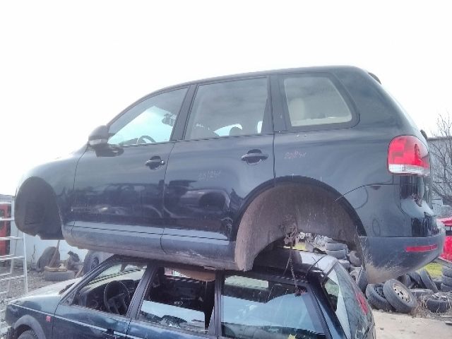 bontott VW TOUAREG Biztosítéktábla Motortér