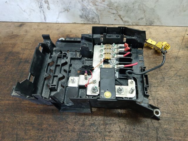 bontott VW TOUAREG Biztosítéktábla Motortér