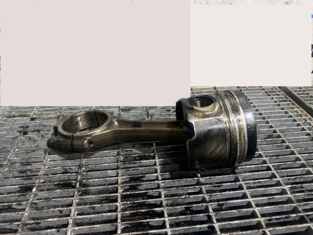 bontott VW TOUAREG Dugattyú