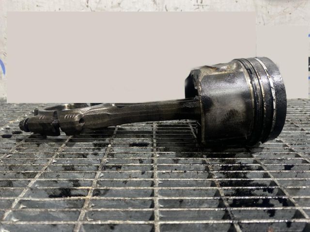 bontott VW TOUAREG Dugattyú