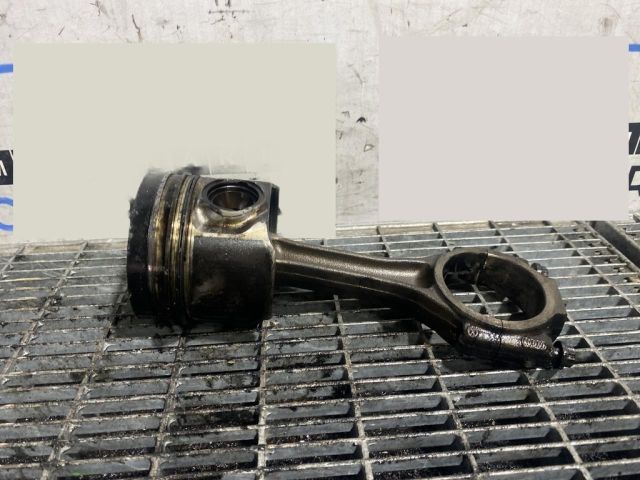 bontott VW TOUAREG Dugattyú