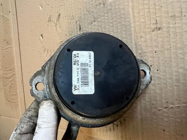 bontott VW TOUAREG Első Motorfelfüggesztés