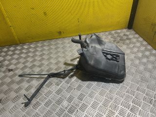 bontott VW TOUAREG Kiegyenlítő Tartály