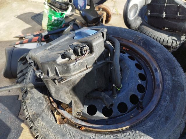 bontott VW TOUAREG Kiegyenlítő Tartály