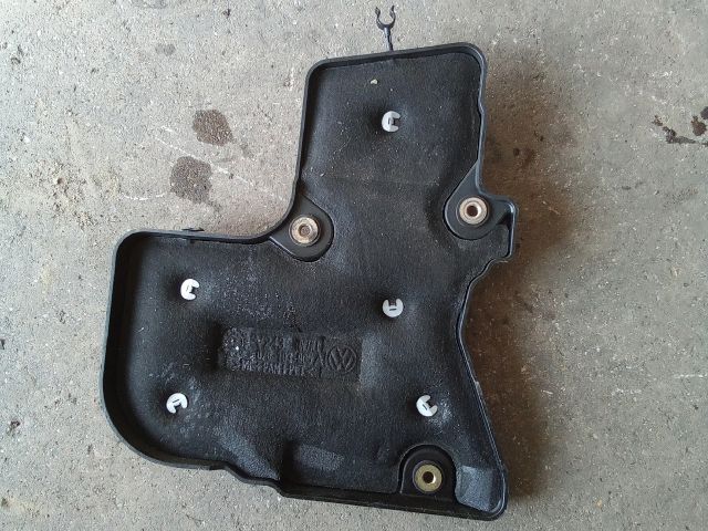 bontott VW TOUAREG Középső Motorburkolat