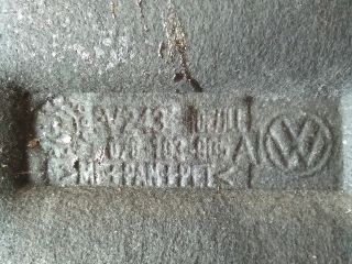 bontott VW TOUAREG Középső Motorburkolat