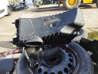 bontott VW TOUAREG Légszűrő Ház