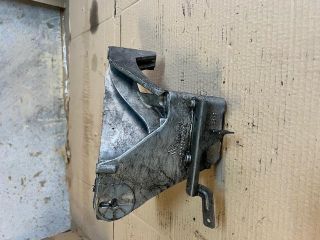 bontott VW TOUAREG Motor Tartó Bak (Fém)