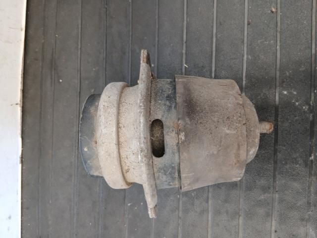 bontott VW TOUAREG Motor Tartó Bak (Pozíciófüggetlen)