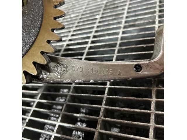 bontott VW TOUAREG Olajszivattyú