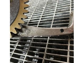 bontott VW TOUAREG Olajszivattyú