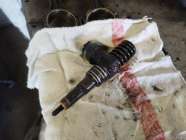 bontott VW TOUAREG Porlasztó (1 db)