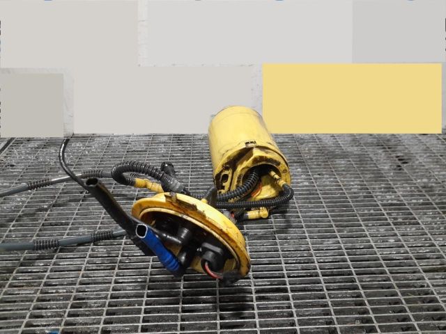 bontott VW TOUAREG Üzemanyag Szivattyú