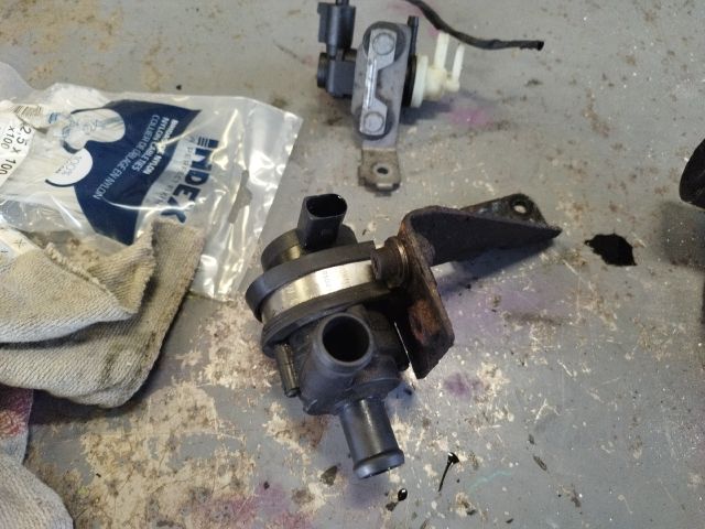 bontott VW TOUAREG Vízpumpa