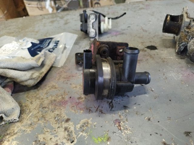 bontott VW TOUAREG Vízpumpa