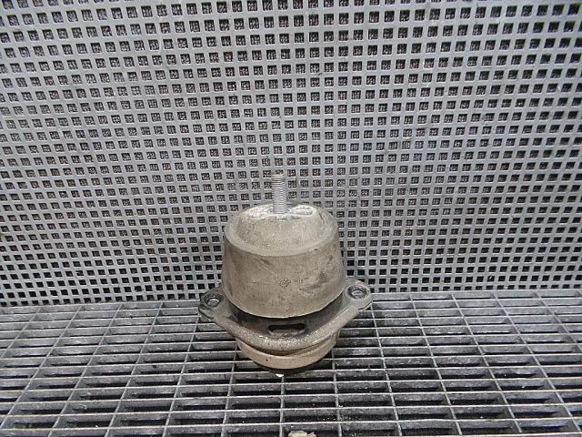 bontott VW TOUAREG Motor Tartó Bak (Pozíciófüggetlen)