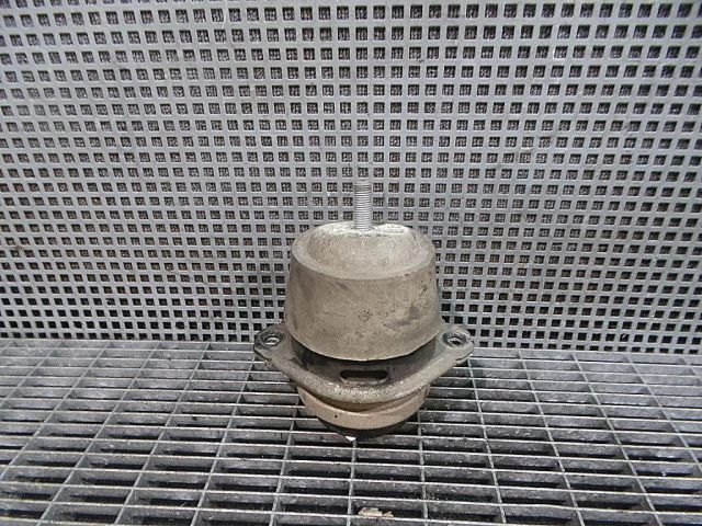 bontott VW TOUAREG Motor Tartó Bak (Pozíciófüggetlen)