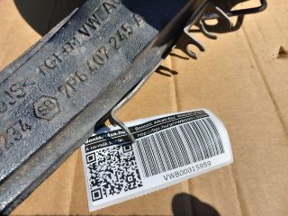 bontott VW TOUAREG Bal első Csonkállvány Kerékaggyal