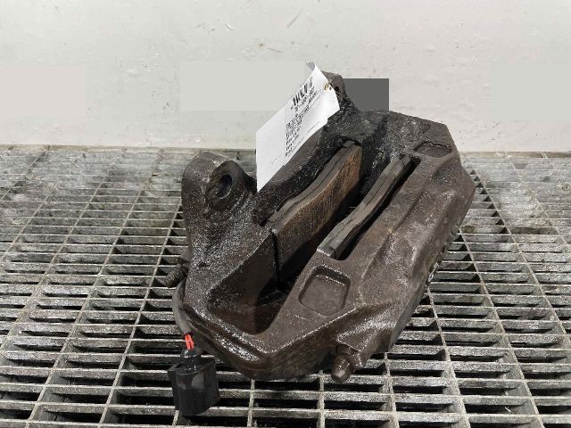 bontott VW TOUAREG Bal első Féknyereg Munkahengerrel