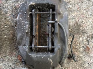 bontott VW TOUAREG Bal első Féknyereg Munkahengerrel