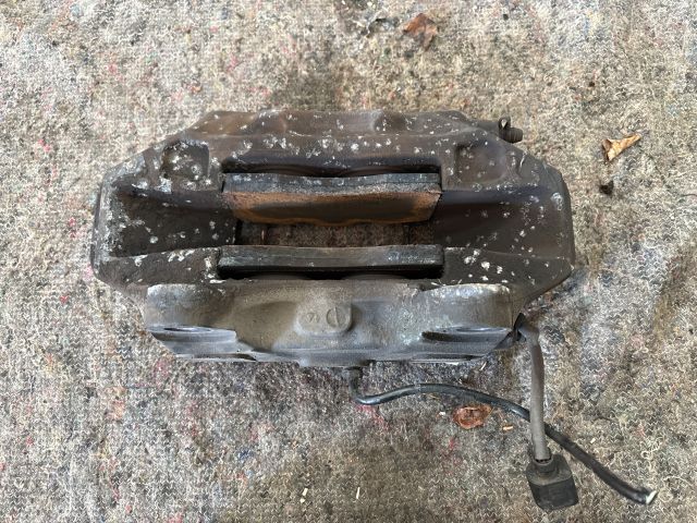 bontott VW TOUAREG Bal első Féknyereg Munkahengerrel