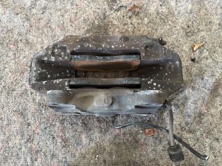 bontott VW TOUAREG Bal első Féknyereg Munkahengerrel