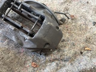 bontott VW TOUAREG Bal első Féknyereg Munkahengerrel