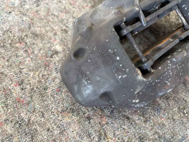 bontott VW TOUAREG Bal első Féknyereg Munkahengerrel