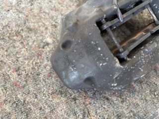 bontott VW TOUAREG Bal első Féknyereg Munkahengerrel