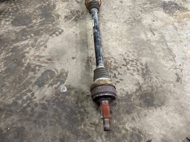 bontott VW TOUAREG Bal hátsó Féltengely