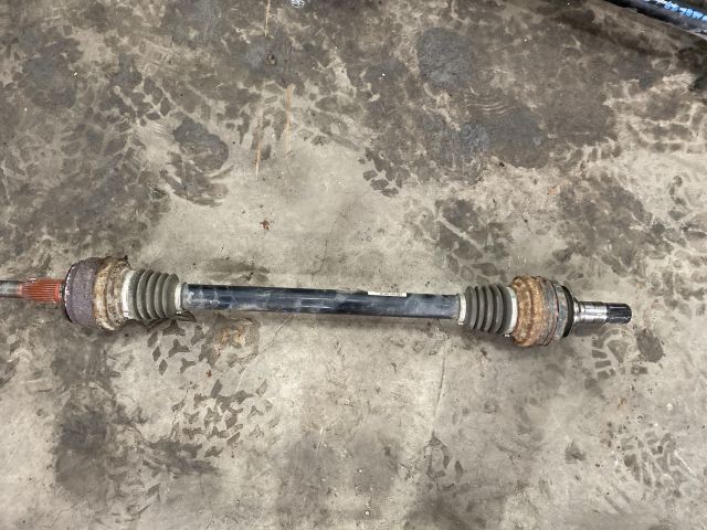 bontott VW TOUAREG Bal hátsó Féltengely