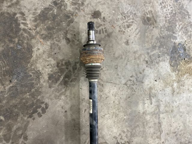 bontott VW TOUAREG Bal hátsó Féltengely