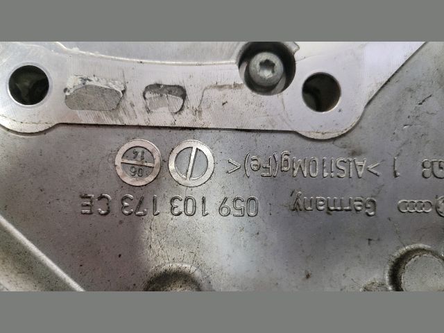 bontott VW TOUAREG Első Alsó Vezérlés Burkolat