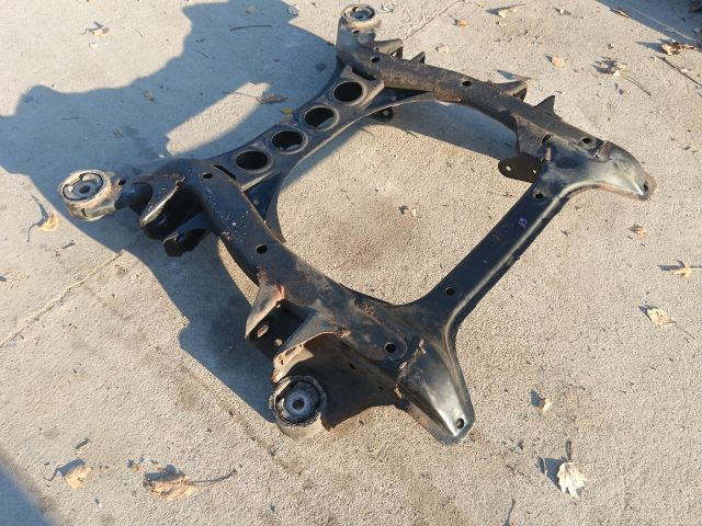 bontott VW TOUAREG Első Bölcső